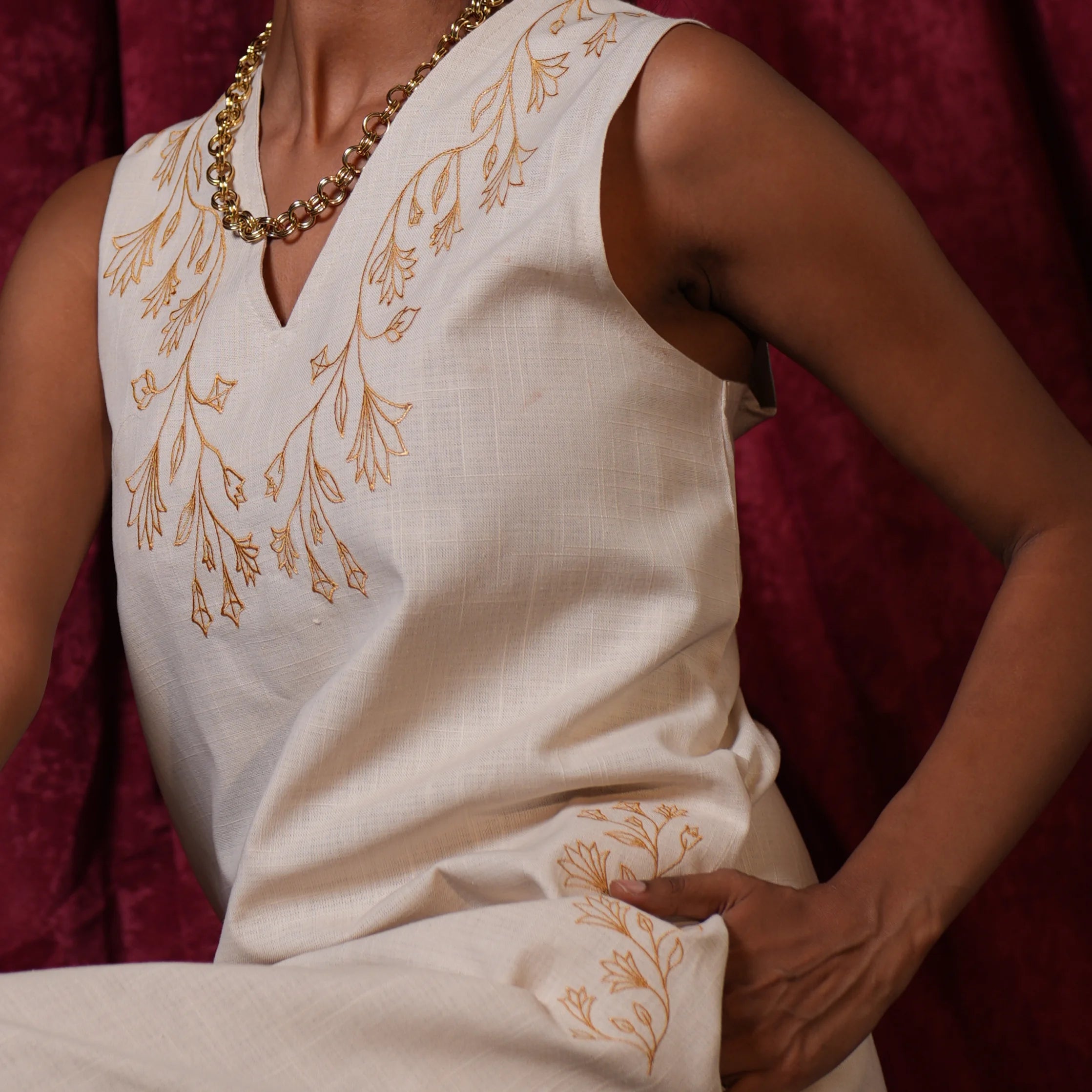 Sleeveless lotus dress in Beige