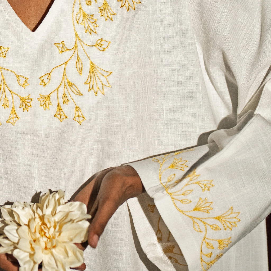 Long sleeve lotus dress in white