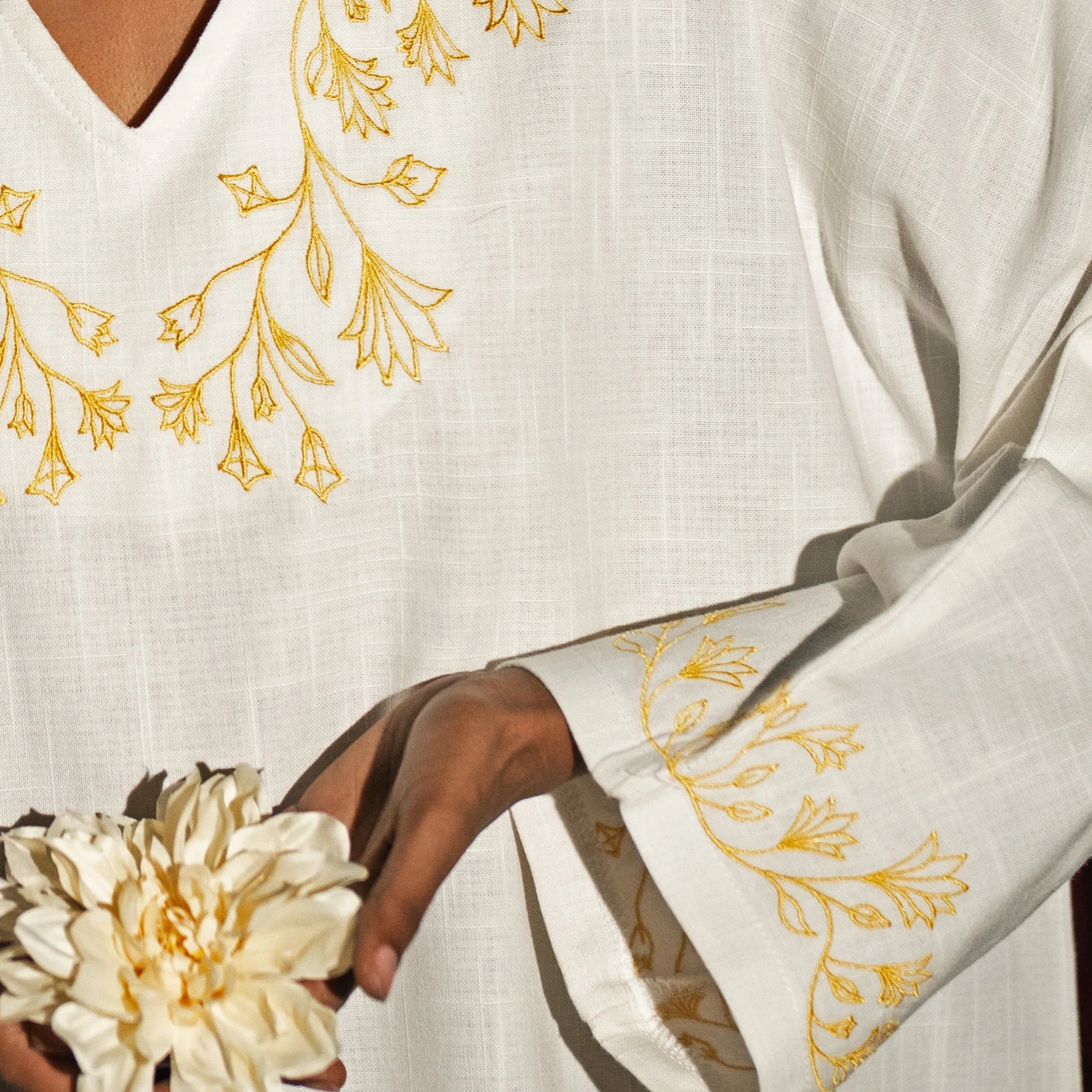 Long sleeve lotus dress in white